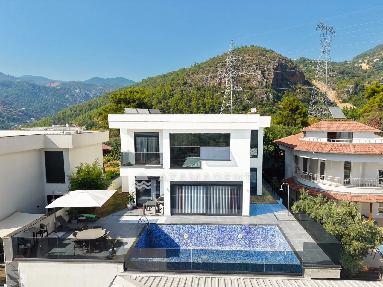 Alanya Oba'da Deniz ve Dağ Manzaralı Satılık Müstakil Villa — Oba, Alanya